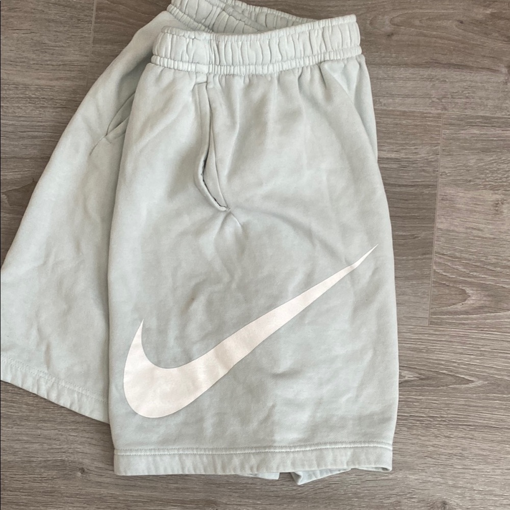 Nike Men’s Athletic Cotton Blend Shorts in Mint/Gray - Picture 2 of 6